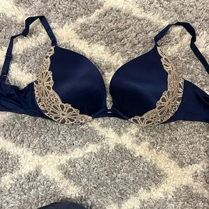 Navy blue Victoria’s Secret push up bra